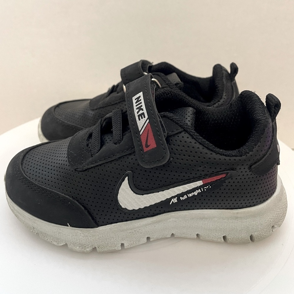 Toddlers running shoes - Size 6K